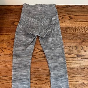 Lulu lemon size 4 grey wonder under leggings